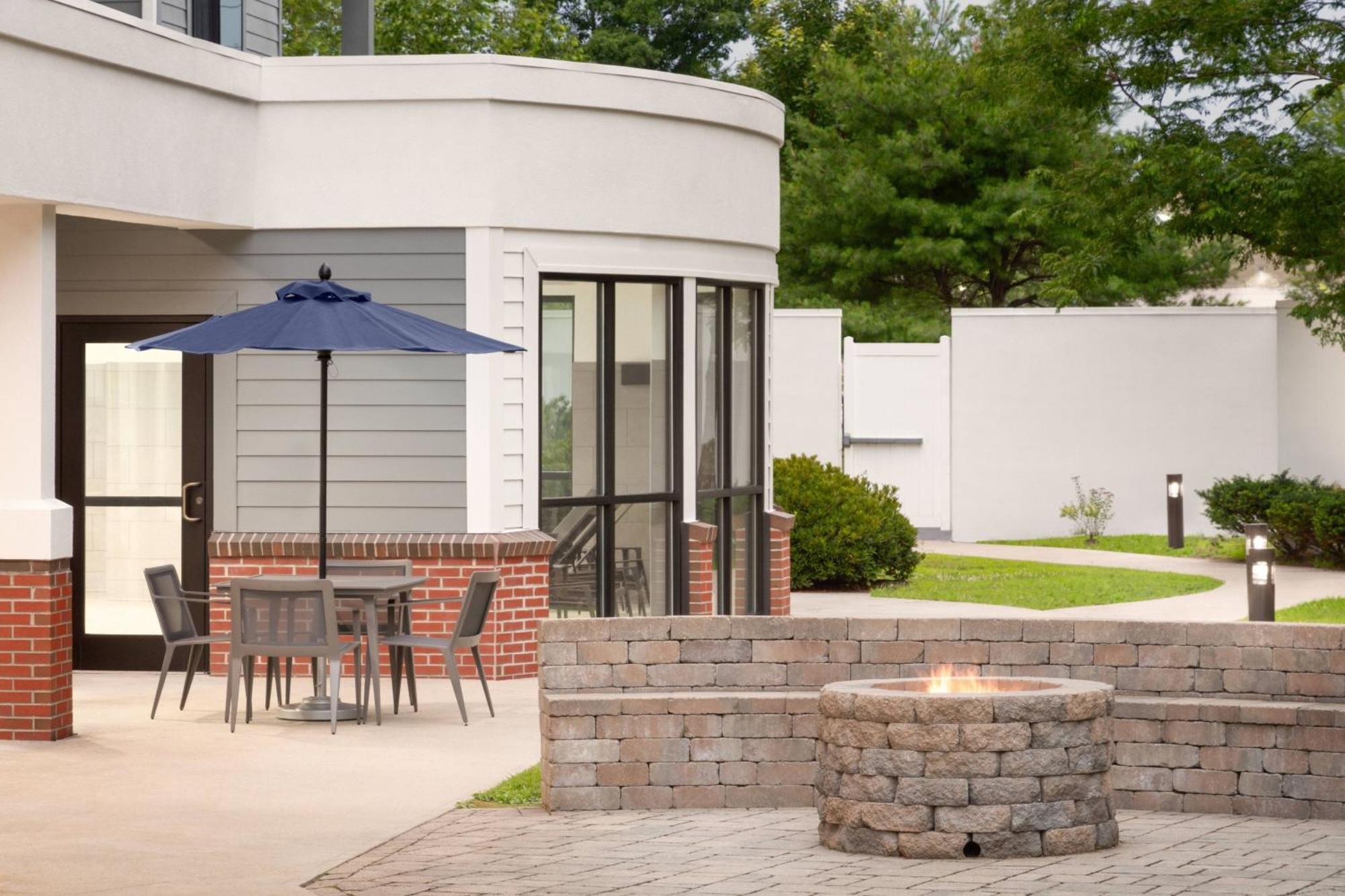 Courtyard Portland Airport Hotel South Portland Buitenkant foto